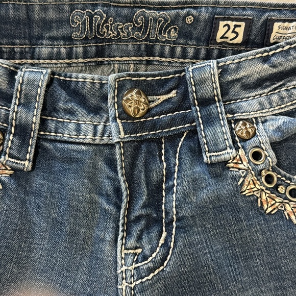 Miss Me Jean capris. Medium wash low rise Size 25 - Picture 6 of 10